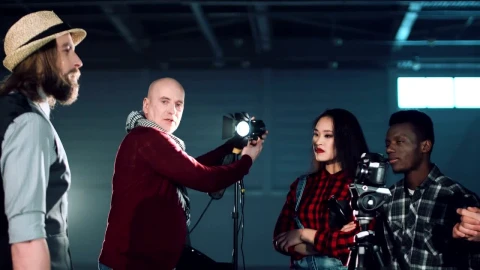 Free Video Stock teaching photography lighting to students Live Wallpaper - Free Live Wallpaper