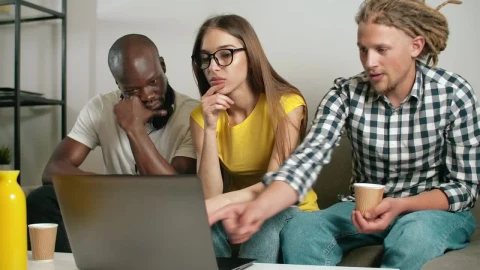 Free Video Stock team working at a brainstorming meeting Live Wallpaper - Free Live Wallpaper