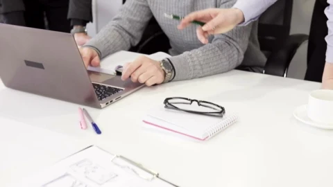 Free Video Stock team working in a project on a laptop Live Wallpaper - Free Live Wallpaper