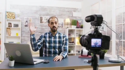 Free Video Stock tech vlogger reminds people to subscribe with gestures Live Wallpaper - Free Live Wallpaper