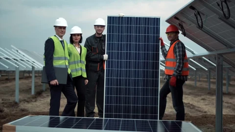 Free Video Stock technical team with solar panel Live Wallpaper - Free Live Wallpaper
