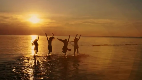 Free Video Stock teenager friends running in the seashore at sunset Live Wallpaper - Free Live Wallpaper