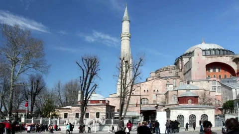 Free Video Stock temple visited by tourists Live Wallpaper - Free Live Wallpaper