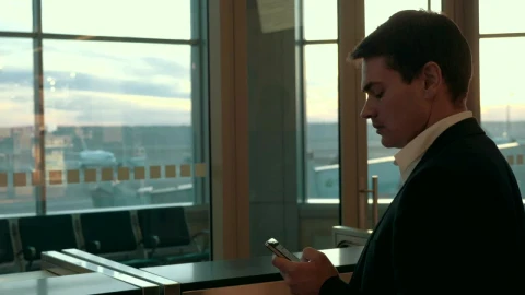Free Video Stock texting before a flight Live Wallpaper - Free Live Wallpaper