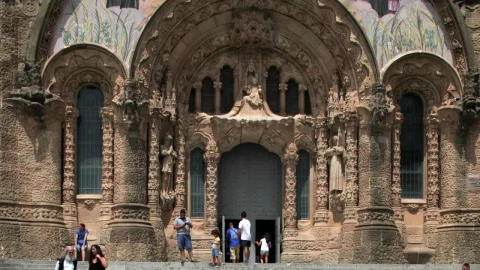 Free Video Stock the entrance of the sagrat cor temple in barcelona Live Wallpaper - Free Live Wallpaper