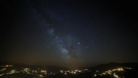 Free Video Stock the milky way over the city lights Live Wallpaper - Free Live Wallpaper