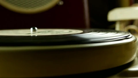 Free Video Stock the needle on rotating vinyl record Live Wallpaper - Free Live Wallpaper