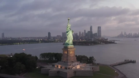 Free Video Stock the statue of liberty aerial spinning shot Live Wallpaper - Free Live Wallpaper