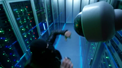 Free Video Stock thief blocks cctv camera and then hacks the server Live Wallpaper - Free Live Wallpaper