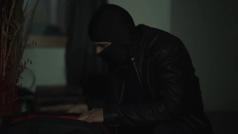 Free Video Stock thief is surprised by the police when stealing Live Wallpaper - Free Live Wallpaper