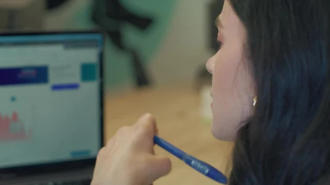 Free Video Stock thoughtful woman working in her office Live Wallpaper - Free Live Wallpaper
