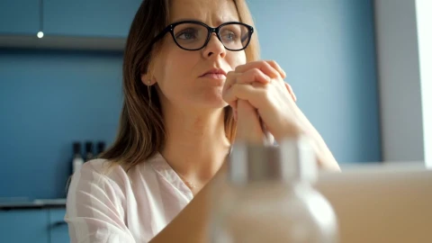 Free Video Stock thoughtful woman with glasses Live Wallpaper - Free Live Wallpaper