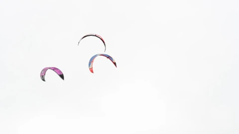 Free Video Stock three parachutes coming down through the sky Live Wallpaper - Free Live Wallpaper
