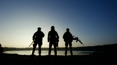 Free Video Stock three soldier silhouettes posign with guns Live Wallpaper - Free Live Wallpaper