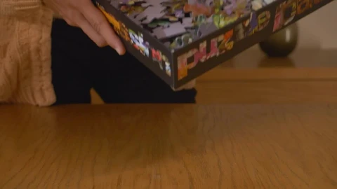 Free Video Stock throwing puzzle pieces out of a box Live Wallpaper - Free Live Wallpaper