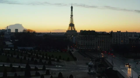 Free Video Stock tilt aerial shot of the eiffel tower at dawn Live Wallpaper - Free Live Wallpaper