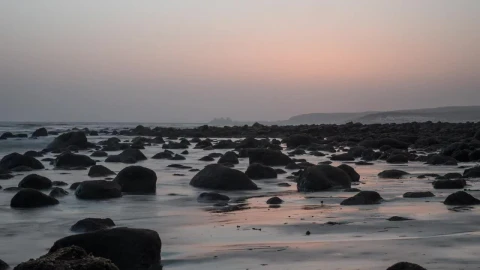 Free Video Stock timelapse of waves between rocks Live Wallpaper - Free Live Wallpaper