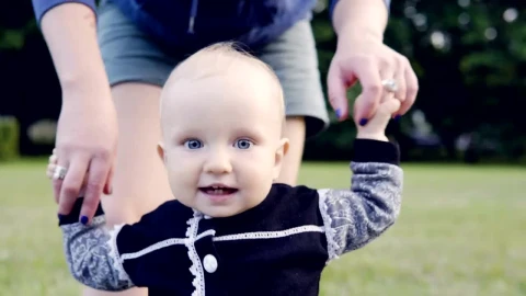 Free Video Stock toddler learning to walk Live Wallpaper - Free Live Wallpaper