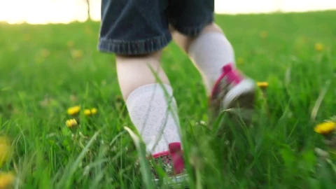 Free Video Stock toddler running through grass Live Wallpaper - Free Live Wallpaper