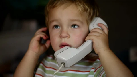 Free Video Stock toddler talking on the phone Live Wallpaper - Free Live Wallpaper