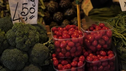 Free Video Stock tomatoes and broccoli in a greengrocer Live Wallpaper - Free Live Wallpaper