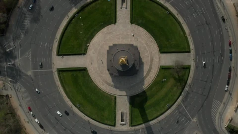 Free Video Stock top shot of a statue roundabout in the city Live Wallpaper - Free Live Wallpaper