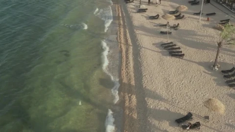 Free Video Stock tour of a tourist beach with crystal clear water Live Wallpaper - Free Live Wallpaper