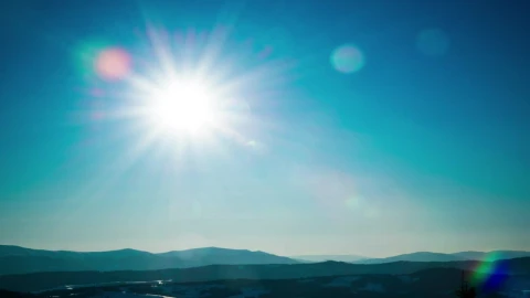 Free Video Stock tour of the sun through the sky until dusk Live Wallpaper - Free Live Wallpaper