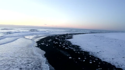 Free Video Stock tour on the seashore of a snowy winter beach Live Wallpaper - Free Live Wallpaper