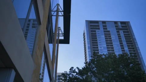 Free Video Stock touring a metropolis with an eye upward Live Wallpaper - Free Live Wallpaper