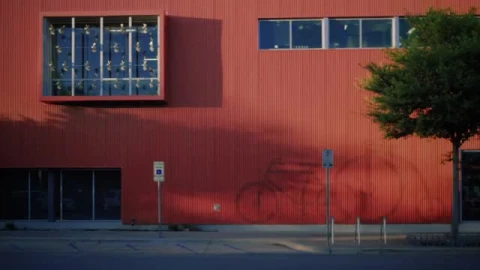 Free Video Stock touring the facade of a large bike shop Live Wallpaper - Free Live Wallpaper