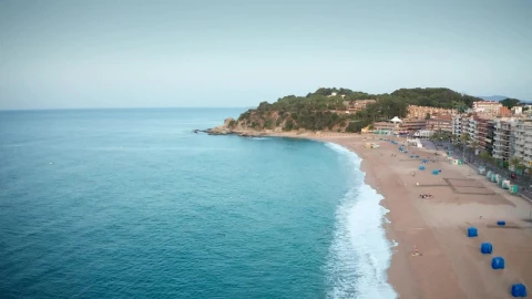 Free Video Stock tourist beach by apartment buildings Live Wallpaper - Free Live Wallpaper