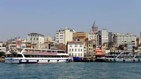 Free Video Stock tourist ferries arriving at the port Live Wallpaper - Free Live Wallpaper