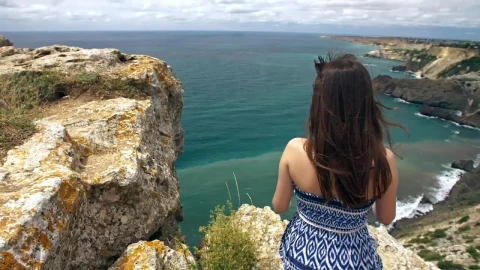 Free Video Stock tourist looking at the beach scenery from above Live Wallpaper - Free Live Wallpaper