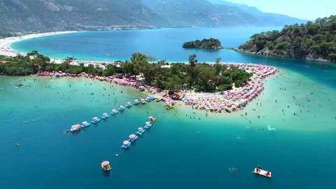 Free Video Stock tourists beach and the blue ocean Live Wallpaper - Free Live Wallpaper