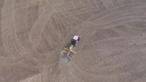 Free Video Stock tractor preparing the agricultural ground Live Wallpaper - Free Live Wallpaper