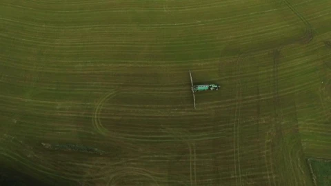 Free Video Stock tractor spraying crops Live Wallpaper - Free Live Wallpaper