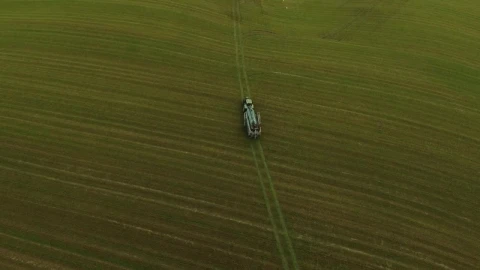 Free Video Stock tractor unfolding equipment Live Wallpaper - Free Live Wallpaper