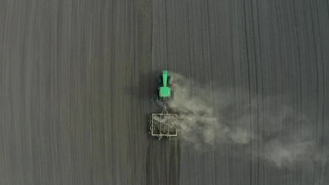Free Video Stock tractor working in a dry field Live Wallpaper - Free Live Wallpaper