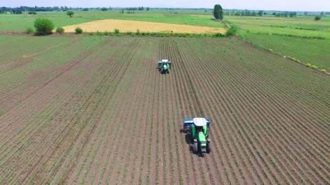 Free Video Stock tractors working on agricultural fields Live Wallpaper - Free Live Wallpaper