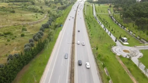 Free Video Stock traffic in a two way highway aerial view Live Wallpaper - Free Live Wallpaper