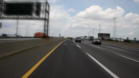 Free Video Stock traffic on an american freeway Live Wallpaper - Free Live Wallpaper