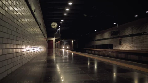Free Video Stock train arriving to a subway station Live Wallpaper - Free Live Wallpaper