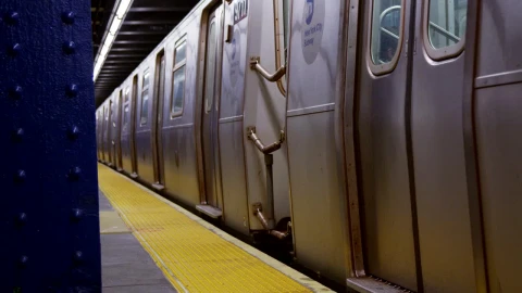 Free Video Stock train leaving a subway station Live Wallpaper - Free Live Wallpaper