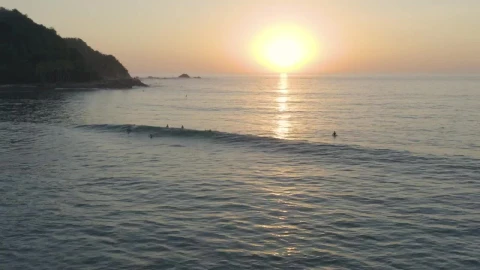 Free Stock Video Waves On A Beach With A Few Surfers Live Wallpaper - Free Live Wallpaper