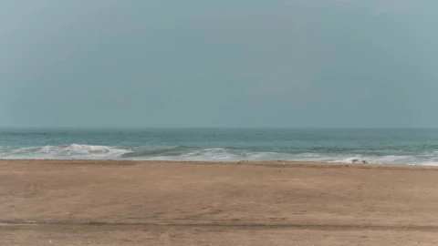 Free Stock Video Waves At An Empty Beach Live Wallpaper - Free Live Wallpaper