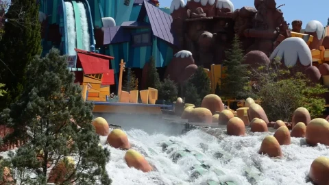 Free Stock Video Waterpark Slide During A Hot Day Live Wallpaper - Free Live Wallpaper