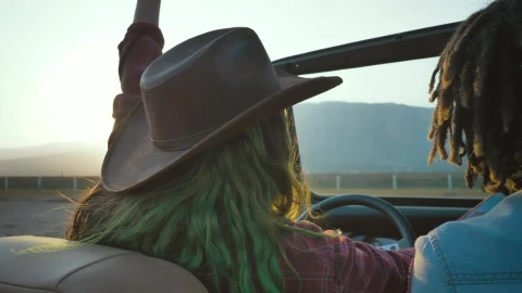 Free Stock Video Wanderlusts Enjoying A Stop On A Road Trip Live Wallpaper - Free Live Wallpaper
