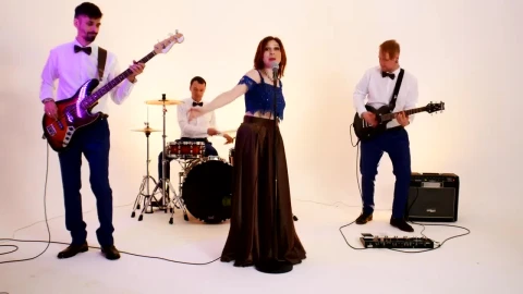 Free Stock Video Vocalist Of A Pop Rock Band Singing Live Wallpaper - Free Live Wallpaper