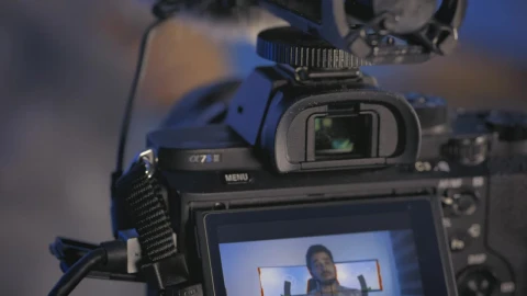 Free Stock Video Vlogger Recording With His Camera Live Wallpaper - Free Live Wallpaper